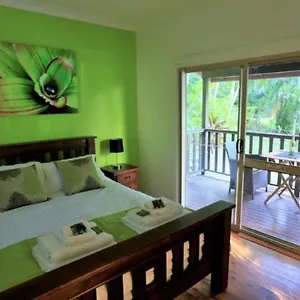 Village Hideaway Bed & Breakfast Daintree